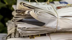 Dlaczego nie warto wyrzucać starych gazet? 5 nietypowych sposobów na ich wykorzystanie w domu